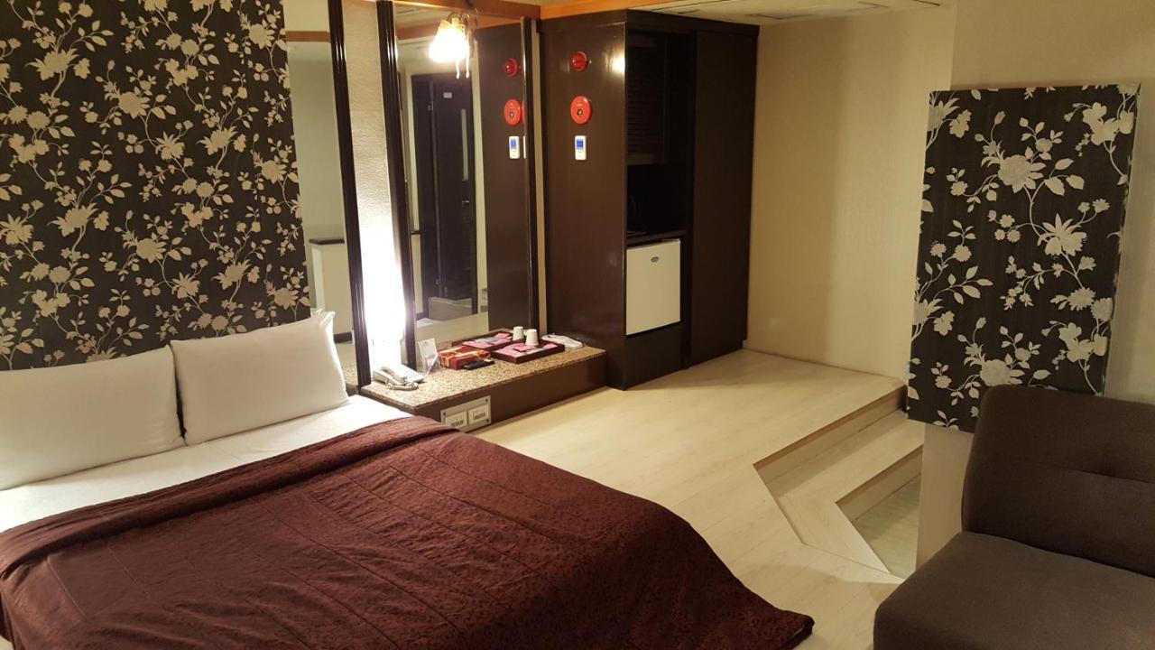 Windmill Fashion Hotel Kaohsiung Luaran gambar